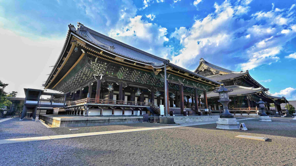 Higashi Honganji Temple - Travel in Japan